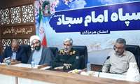 اهدا لوح سپاس و هدیه کربلا به خادمین موکب توسط سردار سالاری 